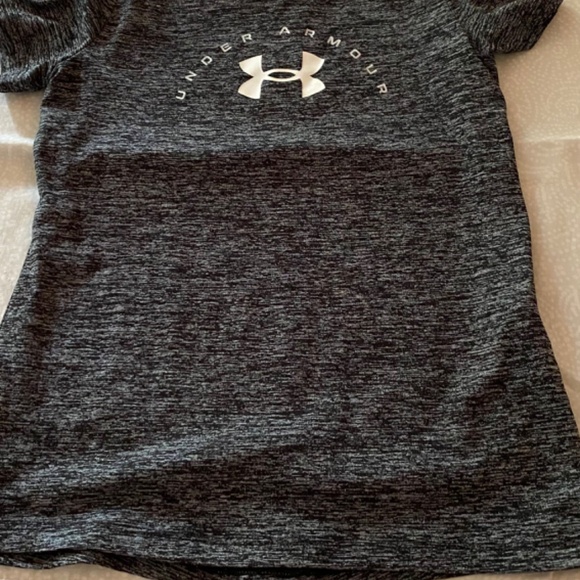 Girls Under Armour athletic t-shirt - Picture 3 of 3